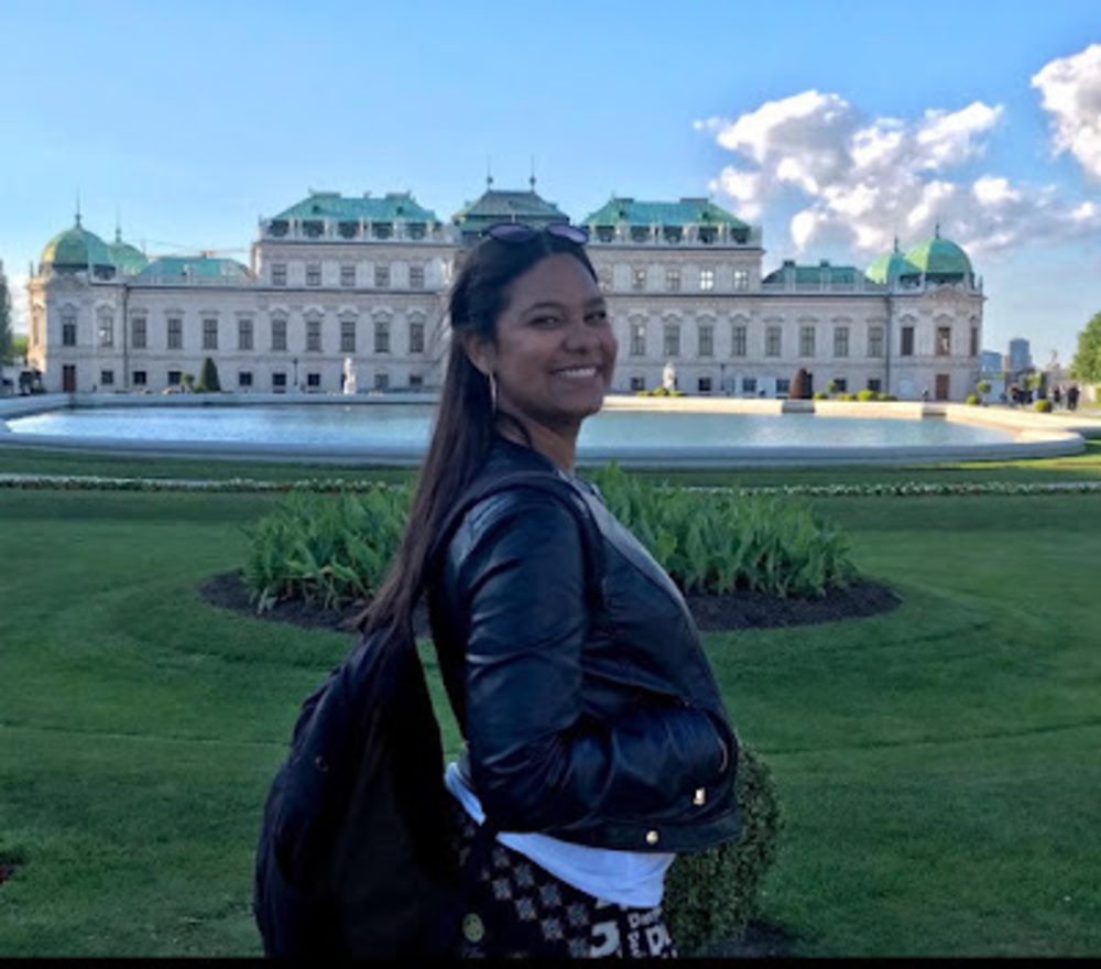 Meet your Posher, Adhara rocio